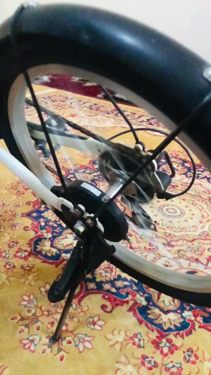 SIAFEIبيسكل للبيع 🚲
• الماركة: سيافي (SIAFEI).

• الحجم: حجم 20.

• المواصفات:

• 6 نمر.

• يحتوي على دبل خلفي.

•  يطبق لسهولة وضعه بلسيارة.

• البايسكل نظيف جداً وجاهز.

• المكان: الديوانية. 

• للتواصل مراسله الصفحة او الاتصال على ***********
