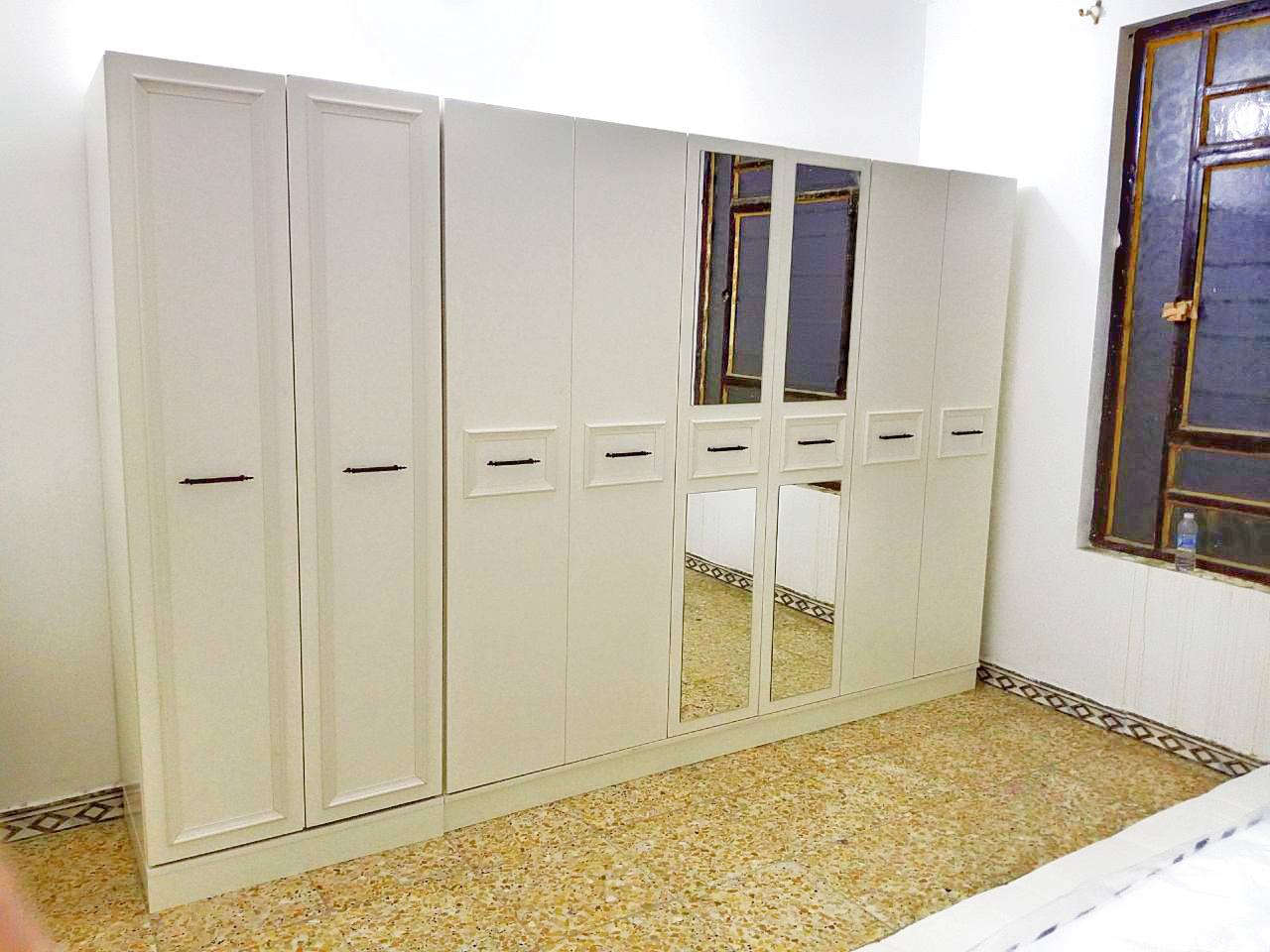 غرفة تركيه مستعمله قليل شخط مابيها نضافه 95% 10 قطع اوف وايت حلوة وهادئة ، مخزن جازلون ومخزن سريري ..بغداد ، التواصل خاص او وتساب ***********
