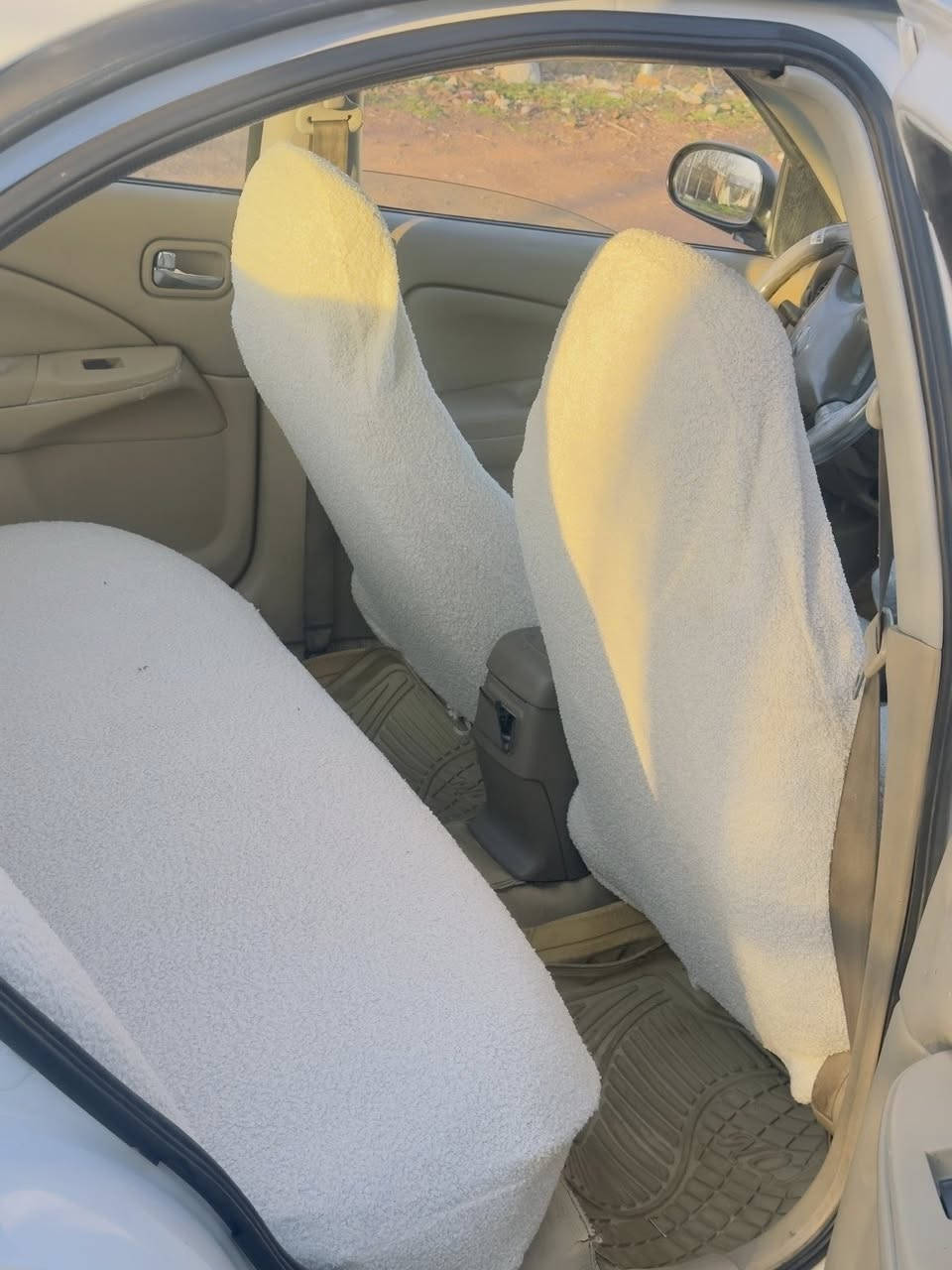 نيسان سه نى يابانى ٢٠١٠ ناوزه رد چوارجام كاره با سه نه ويو ره قه مى تا ٢٠٣١ تازه ته حويلو خرامه به شه رت مه كينه و گيرى به شه رت سه ياره كه ته كسى بوه كراوه به خسوسى پيشو دواو شانو سه قف به شه رت مالى دوسته زور جوانه سه ياره كه ٧٣$ وه ره قه و كه مي مه جال ***********
