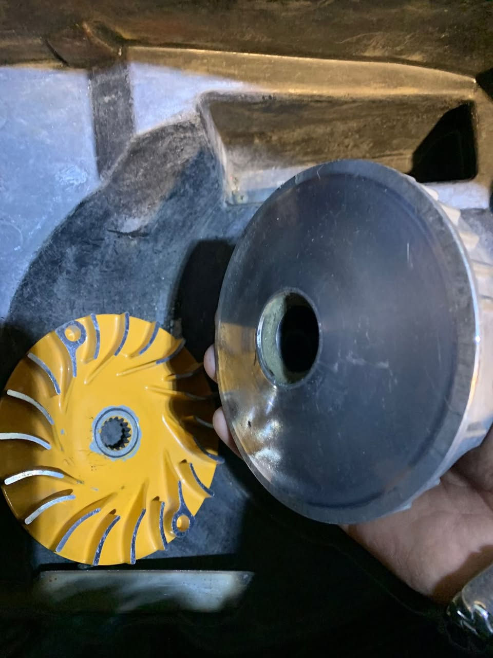 ويل خلفي سكنس
كلج امامي سكنس عام 
مال رمبه

توصيل موجود ***********
