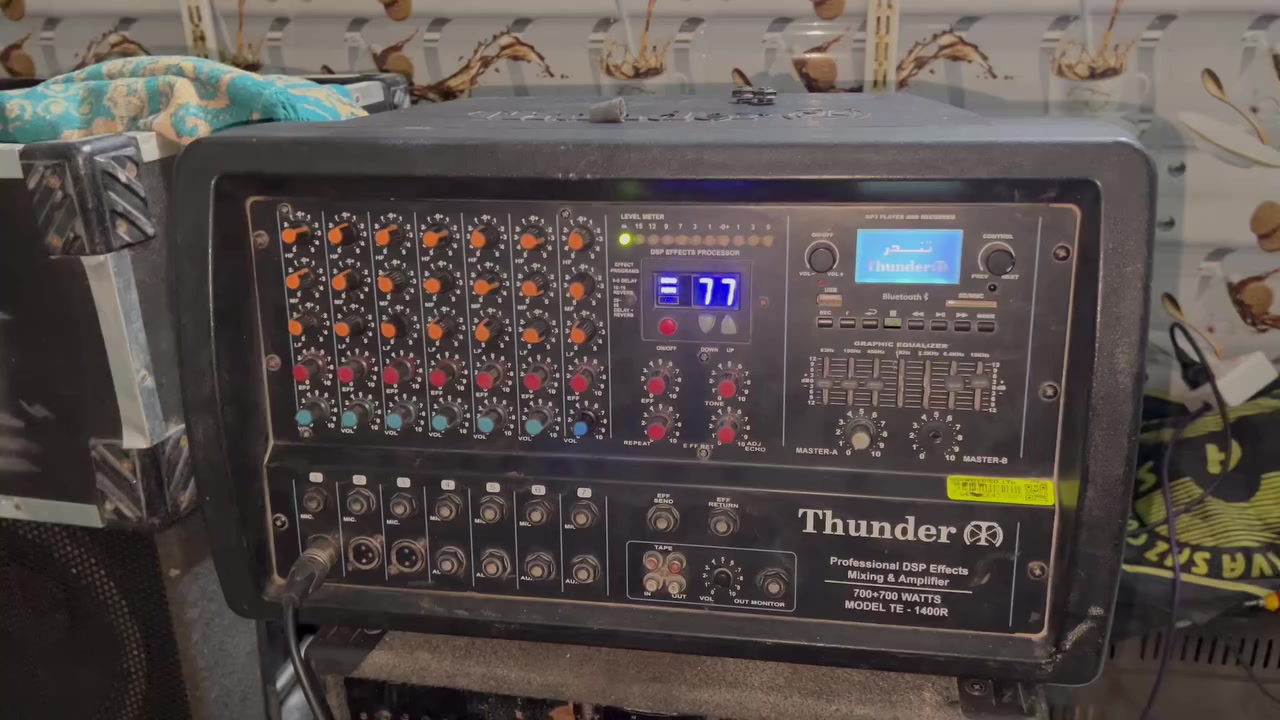 السلام عليكم كلشي موضح *********** 
هذا رقمي عنواني بغداد السماعات فقط 325 الجهاز وحده 600  ماعندي توصيل السماعات مايخدمني بالتعليق الله شاهد مامصلحات ابد لاهنه ولا الجهاز بفضل رب العالمين
