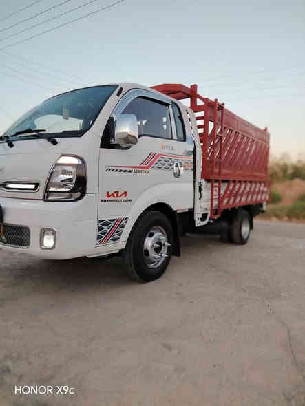 سلام عليكم البيع كيا فحل موديل 2022 شكل 2023 مكفولة كفالة عامه رقم بغداد سيارة جديده حيل جاهزه من كلشي محوره ١٤ ستد ٢٧ مرفوعه وركه كنتر تانكي 120 محجر درجه والئ دوشمه  برقي ما بيه نقص مكان سياره تاجي المشاهده رقم تلفون ***********
