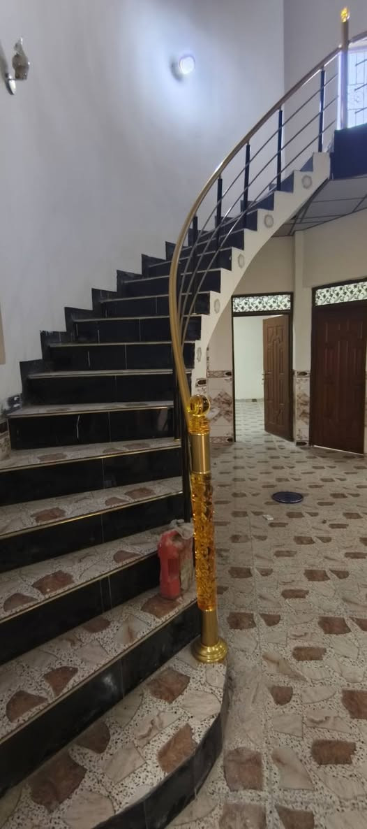 بيت للإيجار
• غرفتين نوم 
•صالة 
• مطبخ 
•ديوانية 
•صحيات 
• كراج واسع كما موضح في الفيديو 
العنوان سامراء حي المثنى خلف مدرسة أبطال العروبة 
للأستفسار ***********
***********
غير متواجد على الفيس بوك
