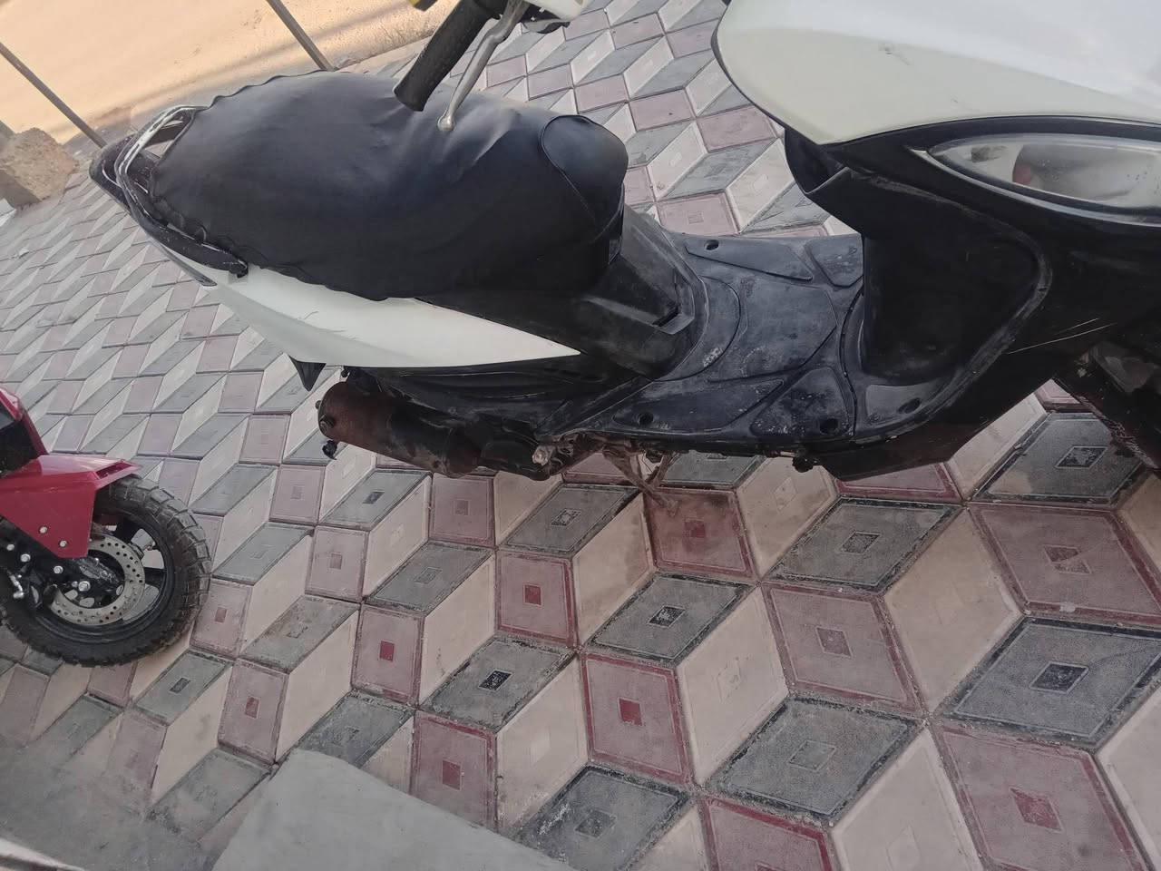 دراجه جي فور للبيع مكينه حلوه وناعمه بس بيه تنقيص شي قليل كلش كهربائياته كامله سلف وهندر لايت عالي ناصي مفدم دسك فحل
النواقص جامه دشبول ودكمه مال اشاير ودكمه مال سلف وسوادات الجوه يم الستان  بس ذني نواقصه
مكاني قلعه سكر حيل عسكري  سعره ٢٥٠ وبيه شي بصيط كلش وهاذه رقم***********ومتواجد خاص
