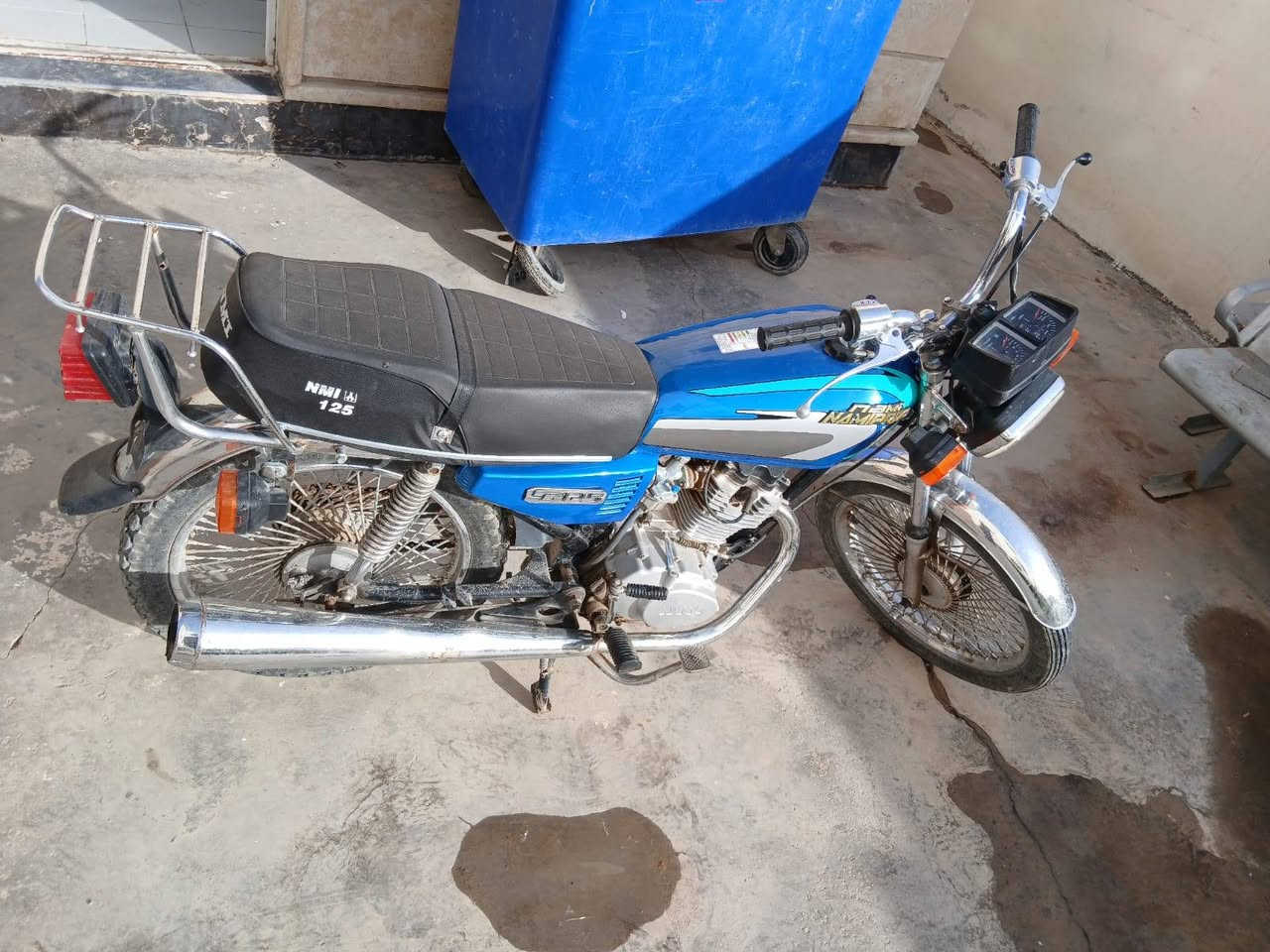 سلام عليكم دراجه كلك كلك  للبيع مديل 22 دراجه نضيفه كلش سعر 500وبيها مجال مكان مجمع السلام السكني للأستفسار ***********
