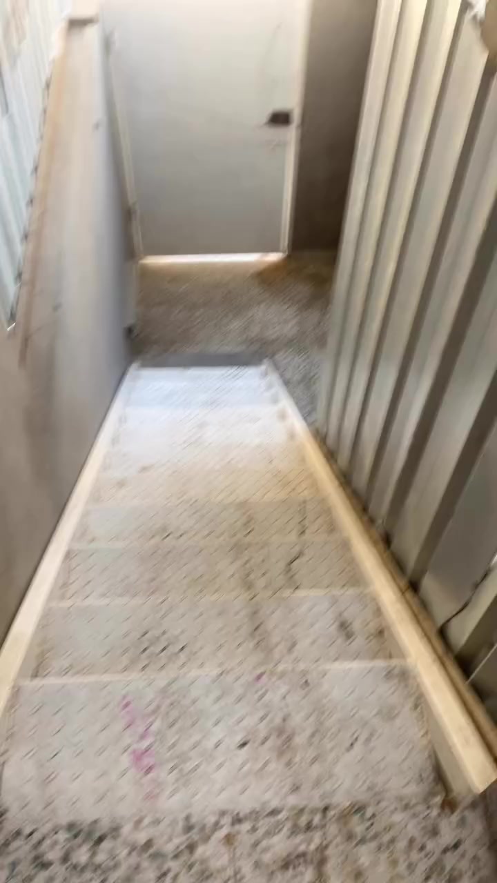 شقة لليجار طابق ثاني معزولة بدرج خارجي مساحتها ٧٢ متر خلف مستشفى القادسية الداخل الاستفسار ***********
