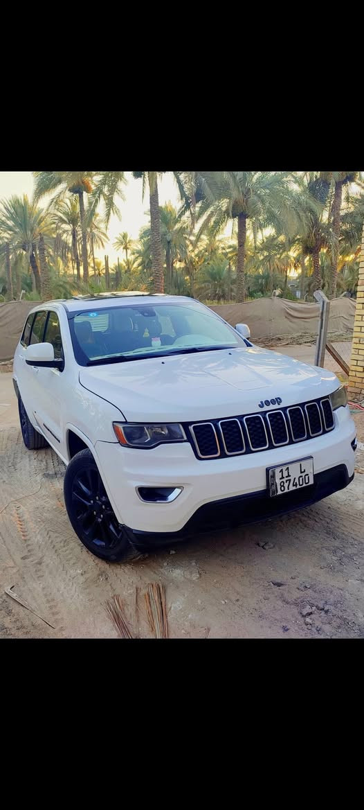 Jeep Laredo  2018  ..black top..  
جيب بلاك توب اللون أبيض ثلجي "حاجب ابيض" مستوردة من امريكا" للمملكة العربية السعودية ومصلحة بأمريكا " مجددة لغاية 2027..فول جديده واستخدام شخصي بعناية تامة.. ماشية 61 ميل رقم بغداد انكليزي جديد..؟
حادثها  سطحي تبديل بنيد ودعامية باصلية نفس اللون وصبغ بسيط في كرون الجاملغات الأمامية دون دواخل ولا حداديه "ايرباكات معادة.".  تم التصليح بأمريكا.." ولو كان التصليح بالعراق لم يتبدل البنيد ولا تنصبغ كرون الجاملغات لبساطة الحادث..!! رقم الشاصي والسونار ضمن الصور المرفقة.."..محرك 3600سته.سلندر"وكير "وحداديه "جيدة جداً وعالفحص" ... 

   فتحة " جنطة كهرباء"حساسات خلفيه " تحكم ستيرن جهتين " قفل سرعة " فور ويل" كاميرا دوارة " تشغيل عن بعد" كشن جلد ومخمل" تدفئة ستيرن و كشنات" كرسي السائق كهرباء " شاشة عرض كبيرة" شاشة عطلات وبرمجة" تخم تاير جديد "ويل 20 اسود" بلاك توب اصلي "ثلاثه مود انظمه قيادة" تعتيم مرايا "  تبريد شركة قطعتين فصل ايمن وأيسر.." تدفئة مرايا الخارجية.,"وهناك الكثير من المواصفات..مكان السيارة السماوة .... بيع..مراوس حسب الرغبه...ومن الله التوفيق...!!
للجادين الاتصال *********** السماوا, المثنى
