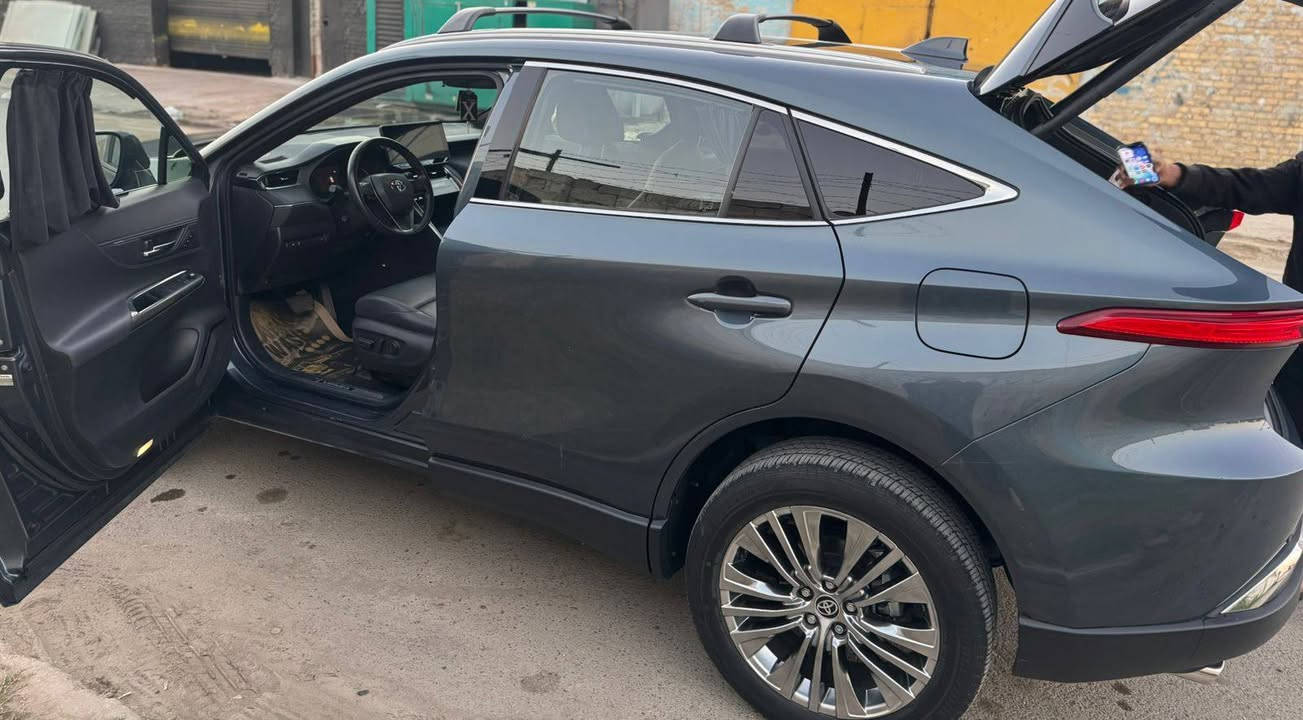 تويوتا فينزا هايبرد فول مواصفات بدون بانوراما
المواصفات :

 • دخول ذكي + تشغيل بصمة

 • شاشة وسطية كبيرة تدعم أبل كاربلاي / أندرويد أوتو

 • كاميرا رجوع 

 • مثبت سرعة / رادار ذكي / تنبيه خروج عن المسار 

 • تكييف أوتوماتيك مزدوج

 • مقاعد جلد مع تدفئة للمقاعد

 • مانع انزلاق ABS

 • التحكم بالثبات

 • حساسات أمامية وخلفية 
رقم الهاتف ***********
