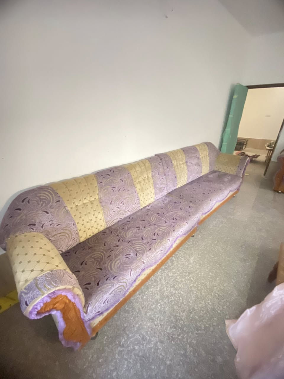 السلام عليكم
من رخصة مسؤل الگروب
طخم حطاطه 20 متر للبيع 
شغل معمل نجارة البيت الخشبي الي بالشاعي 
✅غير مستخدم بعدو جديد 
✅القماش تركي درجة اولى 
✅ الاسفنج "هاي اكسترا" درجة اولى
مساحة الاستقبال الي تصمم عليها الطخم
(6*4م)ابواب 2 باب على 4 متر وباب على 6 متر.
للتواصل اتصال او وتساب 
  ***********
