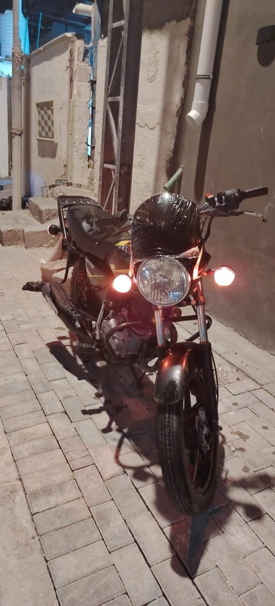 السلام عليكم 
دراجه بوكسر  
دراجه رقم انكليزي باسمي تحويل مباشر 
دراجه نضيفه ما مفتوحه محرك ما مفتوح السعر 1900  وبيها مجال قليل للشراي *********** الرجاء التواصل على الرقم مكلف بلنشر يرجى التواصل على الرقم البصرة, العراق
