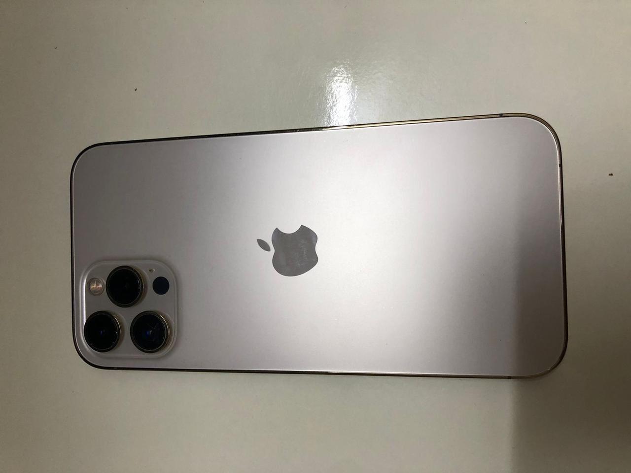 ايفون 12 برو ماكس ذاكره 256 بطاريه 77 جهاز بلادي كلشي لا بطاريه ولا شاشه نظيف سعره500 وبي مجال  رقم ***********
