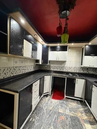 كونتر داخل المنيوم خارج اج دي اف مرمر كله ابيعه بدون طباخ مكانه المنصو...
