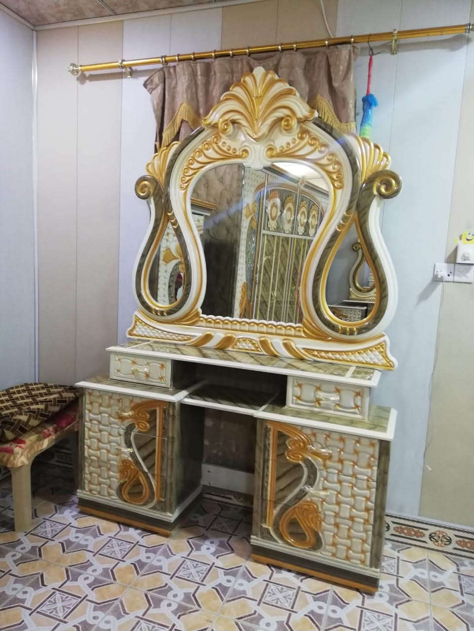 السلام عليكم
غرفة نوم خشب عراقي سعرها مليون ونص والمندر وياها وبيها مجال .. للتواصل ***********
