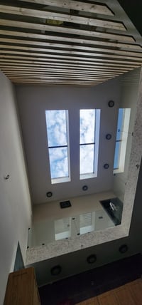 بيت 100 متر بناء حديث واجهة 5 نزال 20 متكون  الطابق الارضي  : صالة معز...