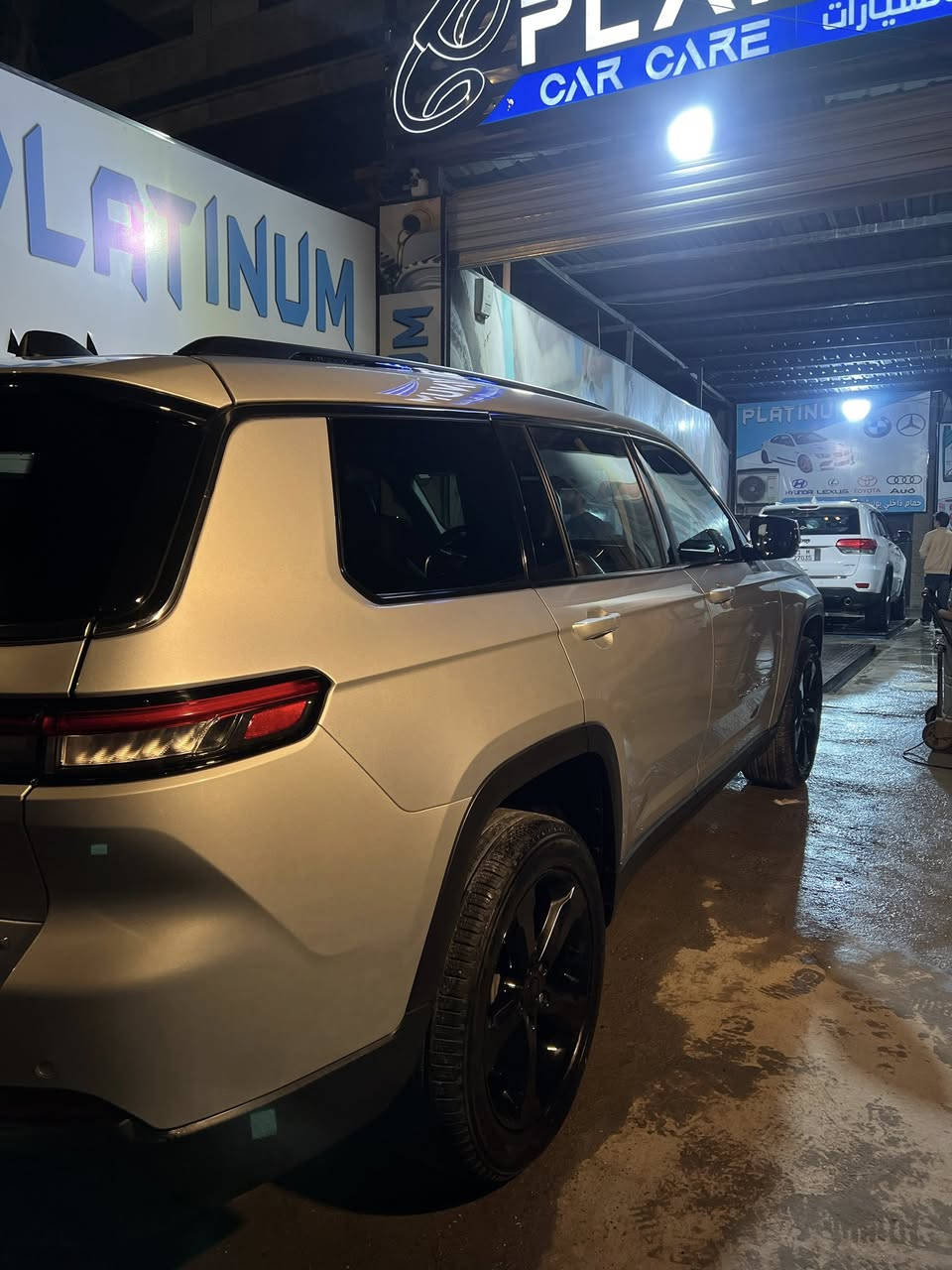 جيب ٢٣ للبيع لمتد بلاص اعله فئه من اللمتد كلين بدون حادث 
***********   مكان السياره بالعطيفيه
مواصفات
راداد ٣٦٠ درجه
٦ كامرات ٣٦٠ مع كامره داخليه لمراقبه الاطفال
كشنات كهربائيه تدفئه وتبريد 
كشنات خلفيه ملكي منفصل تدفئه
المكينه ٣٦٠٠ سته سلندر
لايت زنون
ويل حجم ٢٠ تايرات بيرلي اصلي سعر٩٠٠$
فتحه السقف بانوراما
السياره سبعه راكب وجديده بمعنى الكلمه اني مستوردها وعله ايدي من دخلت لحد هسه مابيها قطره صبغ السياره البجم مالها مفتوح ب امريكا واجتي اهنا نشدت الغراض بيها
ماشيه السياره ٢٨ و مندخلت للعراق جانت ماشيه ٢٠ الف
