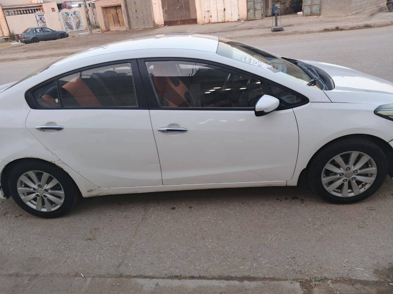 بسم الله 
كيا سيراتو 2015 خليجي 
رقم واسط 
شرط التحويل
تحكم ستيرن 
داخل لونين
تدفئة تبريد بشرط
حداديه جديده  
تخم تاير 
كهربائيات كلها شغالة
تدفئه تبريد مكفول 
مكفولة من الصبغ
بيها بارد جاملغ  بالهلال قليل وبارد جاملغ امامي شبر 
السعر 120 وبيها مجال بسيط
*********** مكان سياره واسط نعمانيه
