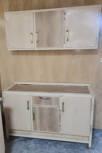 كاونتر 3 قطع للبيع هذا مو لونه الاصلي لاصقته بلاصق كاونترات لونه الاصل...