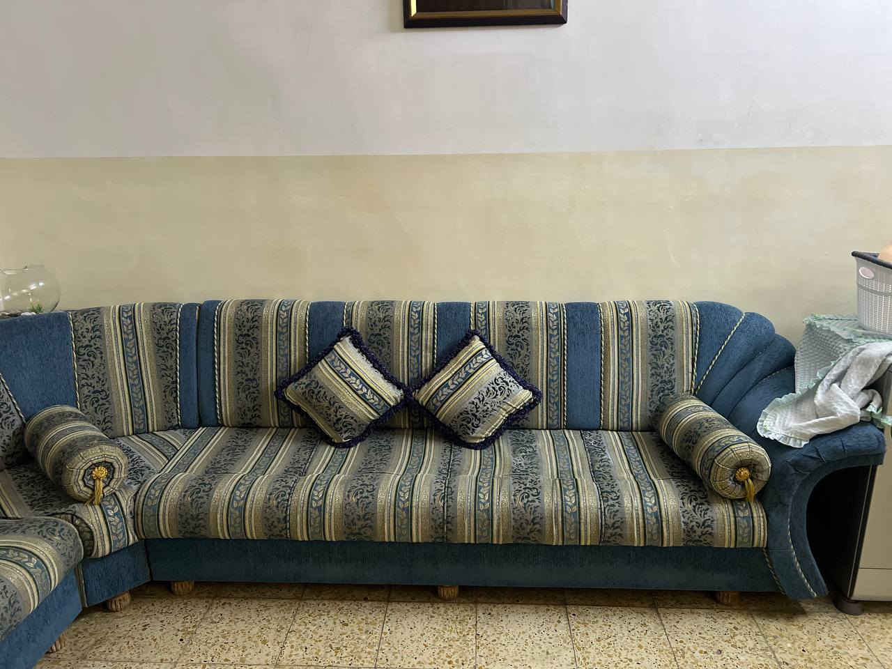 طخم للبيع مستعمل شي  سعر 250 وبي مجال  خشب عراقي  ***********
