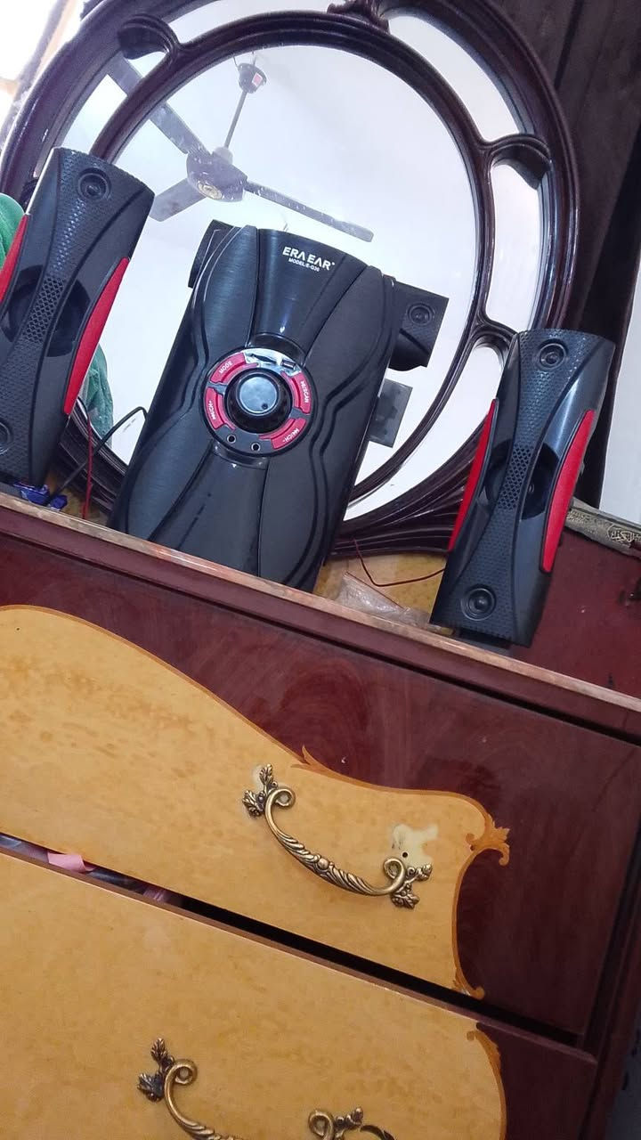 سلام عليكم ديجي اربع قطع هذاك يوم اشتريته ب90 اريدة ب70 وبي ريمونت تحكم


**إذا كنت صاحب هذا الإعلان وتريد حذفه لأي سبب، رجاءا أرسل رسالة إلى الدعم الفني**