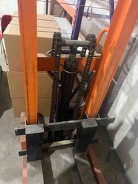 بيع رافعه شوكيه جديده ما مستخدمه للتواصل07817050714