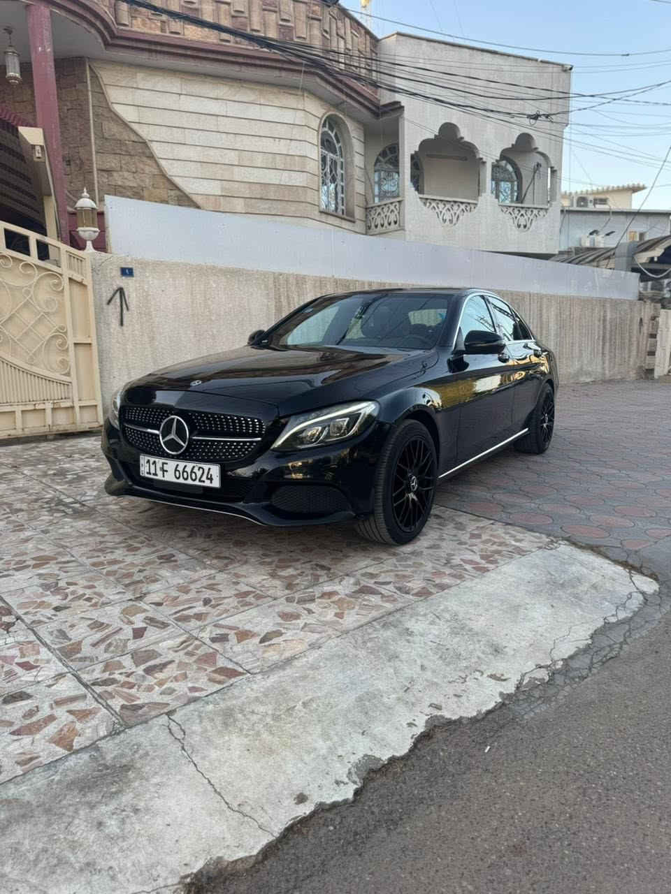السلام عليكم 

مارسيدس C300 2018 
تو وييل  دفع خلفي
حادثها مرفق مع الصور 
وبالعراق بيها فقط بنيد صبغ

المواصفات

فتحة سقف 
 تدفئه تبريد كشنات
خزن ميموري
فول تحكم استيرن 
محرك 2000 T 
كشنات كهرباء 
لد امامي 
لد خلفي 
اناره داخليه
ويل ١٨ 
اشاير بالمري 
المري شفط 
تخم تاير جديد 
السياره عليها سيرفز كامل 
بدون اي مسج السياره 
ماشيه ١٢٨,٠٠٠


**إذا كنت صاحب هذا الإعلان وتريد حذفه لأي سبب، رجاءا أرسل رسالة إلى الدعم الفني**