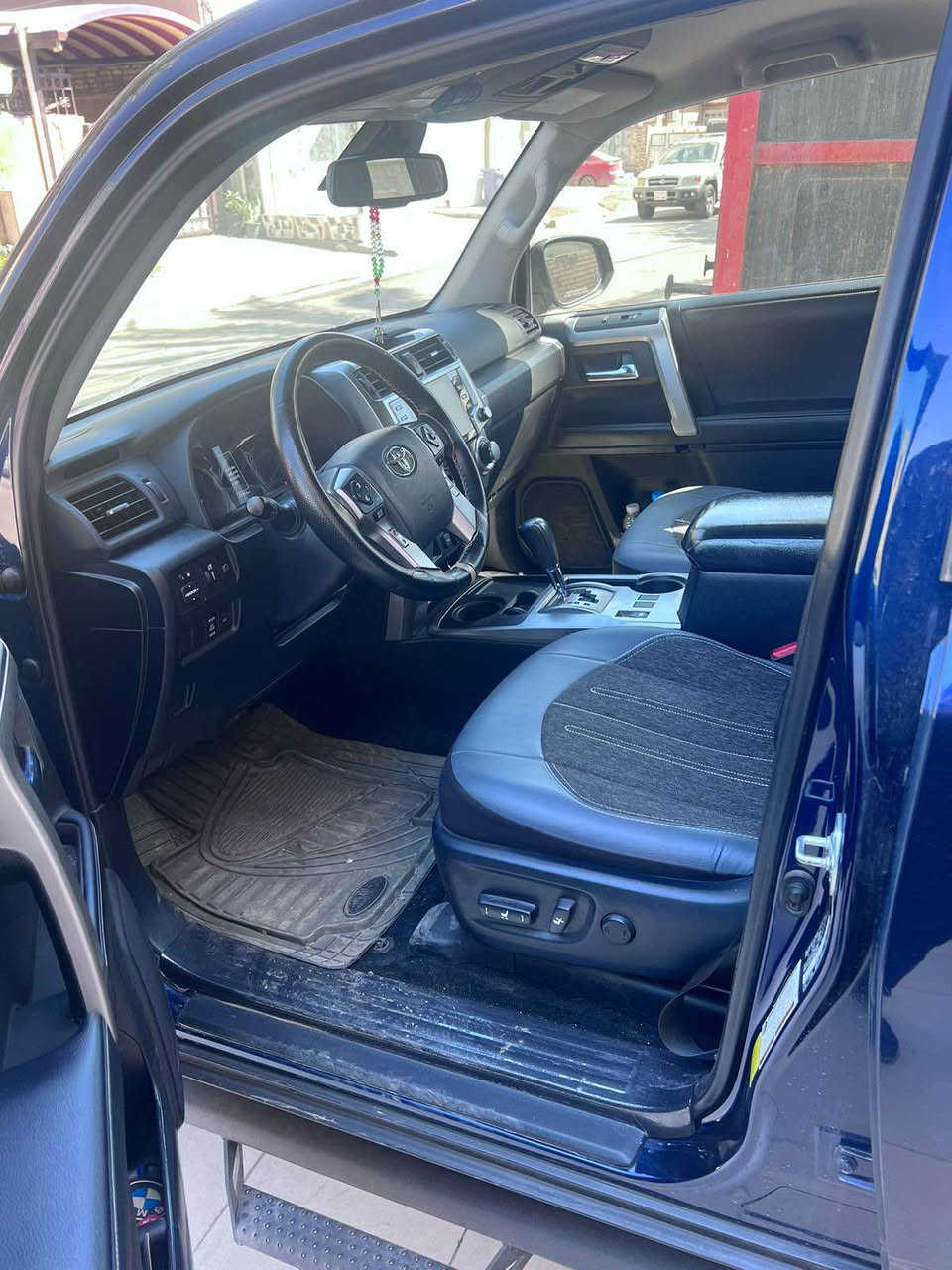 تيوتا فورنر 2022 
ماشية 29km الف كيلو 
5راكب كشن السائق كهربائي 
شاشة كبيرة
محرك 4.0 سته سلندر 
بدون حادث ولاصبغ ولاايرباك 
مكان السيارة بغداد 
32$ 
*********** Colombo, Sri Lanka
