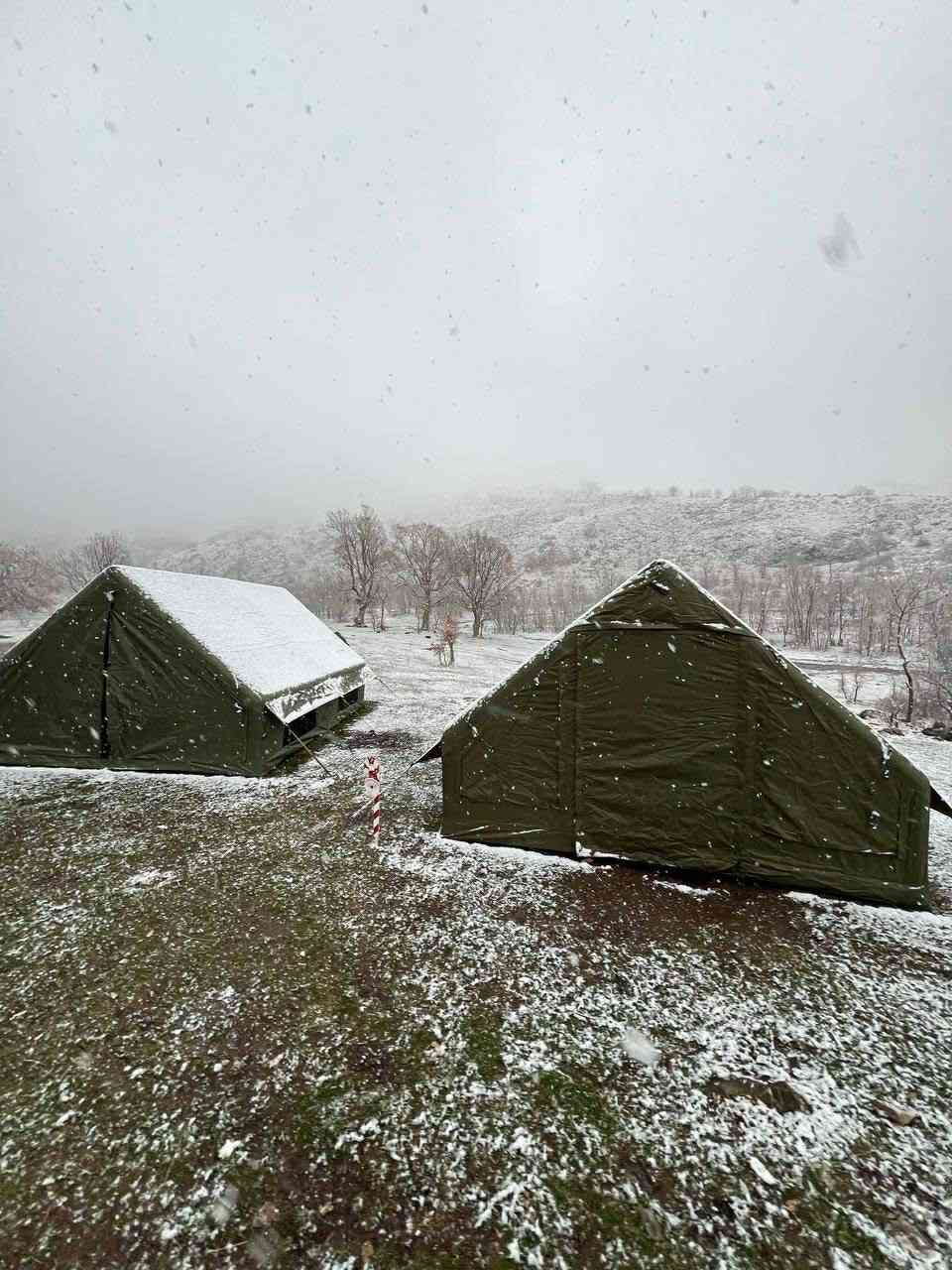 خيمة نفخ القياس الكبير
اللون زيتوني وزن ٢٩ كيلو
٨ - ١٠ نفر 
مقاومة للماء ☔️ مقاومة للرياح 💨عاكسة لاشعة الشمس ☀️
بانورما مع فتحة مدخنة مع شبابيك تحتوي على ناموسية مانع الحشرات 
محتويات 
- ستدات تثبيت بالارض
- احبال تثبيت 
- منفاخ يدوي كبير 
- حقيبة حمل 
القياس 
الطول  ٤ متر 
العرض ٣ متر 
الارتفاع ٢ متر 

السعر ٤٦٥ الف 
يوجد توصيل لجميع انحاء العراق
 
#عشاق_البر #خيمة_نفخ #العراق #سفاري #تخييم #رحله #خيم


**إذا كنت صاحب هذا الإعلان وتريد حذفه لأي سبب، رجاءا أرسل رسالة إلى الدعم الفني**