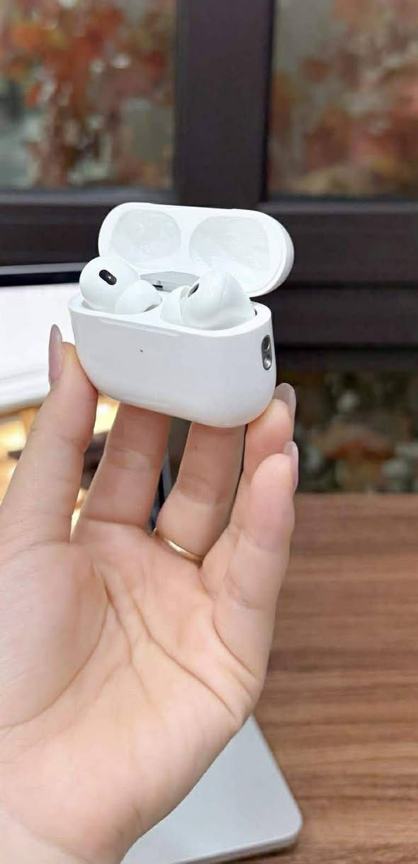 Air pods pro 2 الجيل الخامس
ابل اصلي أمريكي باله نظافتها 100% 
فل بدون باكيت وي حافظتها وكيبل تايب سي 
#عزل_صوت تحديد موقع #صوت_محيطي 
صوت انعكاسي ، بدون ايكلود فحص قبل دفع 
سعره 25 توصيل مجاناً بيع مستعجل بسبب وصول حاوية 
تواصل واتس اب ***********
