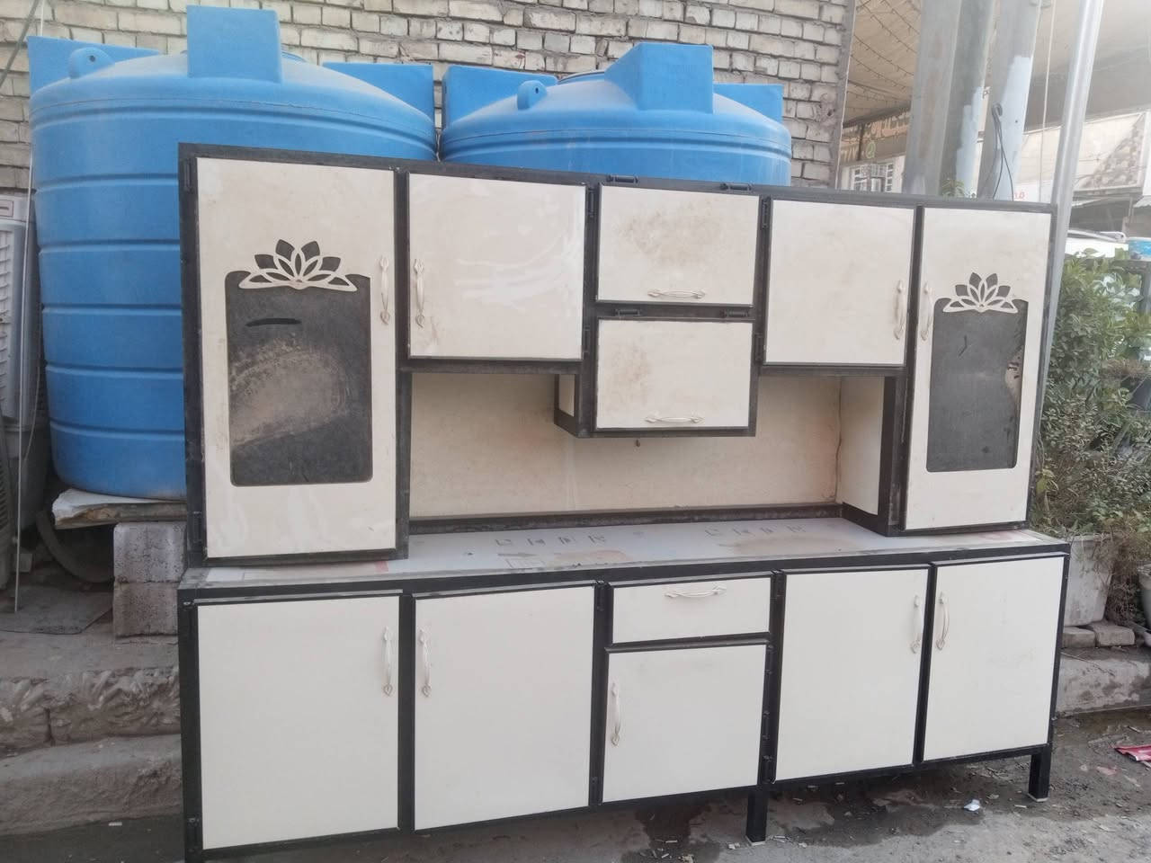 السلام عليكم كاونتر مترين ونص سعره 120الف مكاني حي الاعلام البياع التصال ***********
