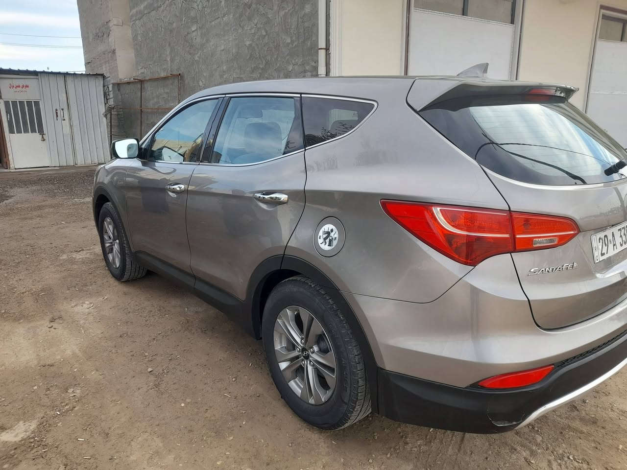 سنتافيه ٢٠١٥ أمريكي ضرر بنيد بدون دواخل بسمي سعر ١٤٠وبيها مجال التصال ع هذا الرقم *********** المكان واسط الصويره
