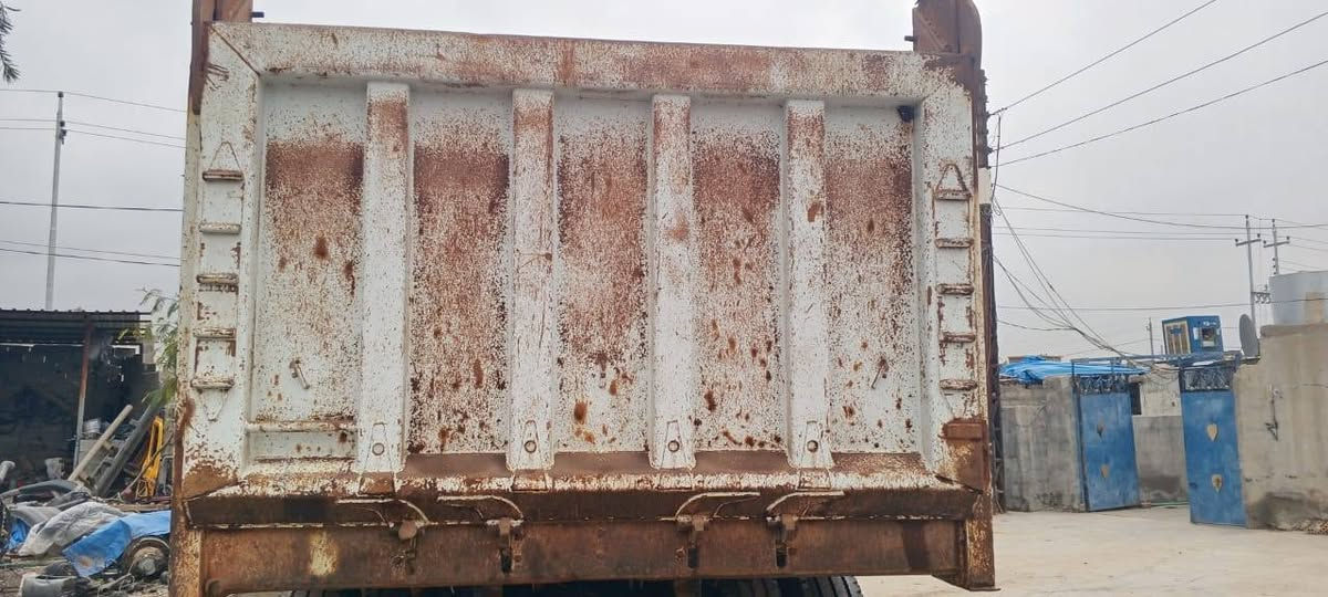 السلام عليكم للبيع بدي مايلر طول 6م كاعية 8 ملم صفاح ٦ملم بحالة جيدة حدادة النجف جاهز للعمل مكان كلار السعر 60 ورقة*********** ***********
