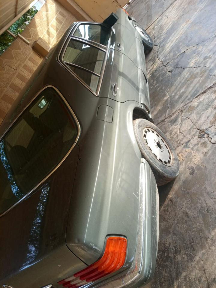 السلام عليكم للبيع مارسيدس كير ومحرك بطه جدد شاديهن صدرها زين مصبوغه جماليه داخلها جديد تحويل مباشر السعر 38 بيع مستعجل مكان السياره صلاح الدين الضلوعيه 
اتصل وتدلل ***********
