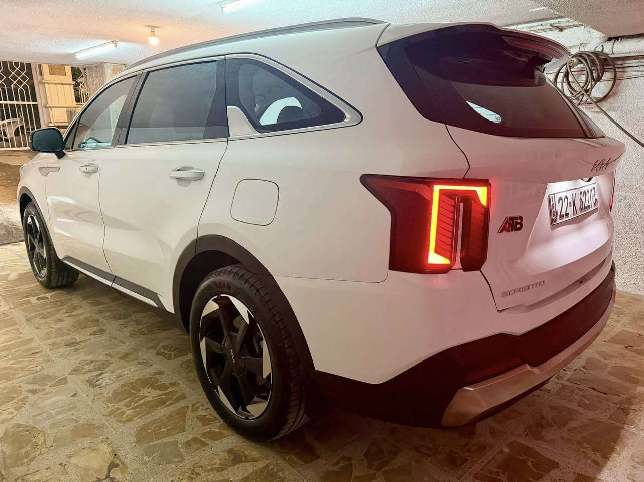 ⁨ كيا سورنتو خليجية رقم اربيل محرك 4 سلندر 2024
الرجاء قرائة التفاصيل اسفل المنشور قبل الاتصال 
:
موديل 2024
محرك 4 سلندر 2.500 
ماشية 40.000 كيلو حقيقي 
ويل كب حجم 19 الكبير / 7 راكب 
صندوق كهرباء / كشنات امامي كهرباء 
هاند بريك كهربائي + اوتوهولد 
جام بولرايز بالكامل عازل حراري تقريباً سعرة 300$
حساسات امامي وخلفي / انارة محيطية متغيرة 
بردات جانبية / كامة خلفية / تشغيل عن بعد 
السعر 24.000$ = 240 ورقة نهايته
مكفولة كير ومحرك وصدر وتبريد كله على وضع الشركة
:
رقم  باربيل مشتريهة من معرض تاج البنوك
 تريد تحويل او تريد وكالة عامة حسب رغبتك
مكان السيارة / بغداد / شارع فلسطين 
:
ملاحضات السيارة : صارت بيهة طخة جاملغ خلفي وانصبغ على كدهة وباب السائق تبديل صار بدون صبغ .. واكو اثر رصعات حالوب خفيفة بالبنيد والقمارة
ملاحضة صور الطخة قبل التصليح موجودة بالمنشور 
*********** / المهندس علي⁩
