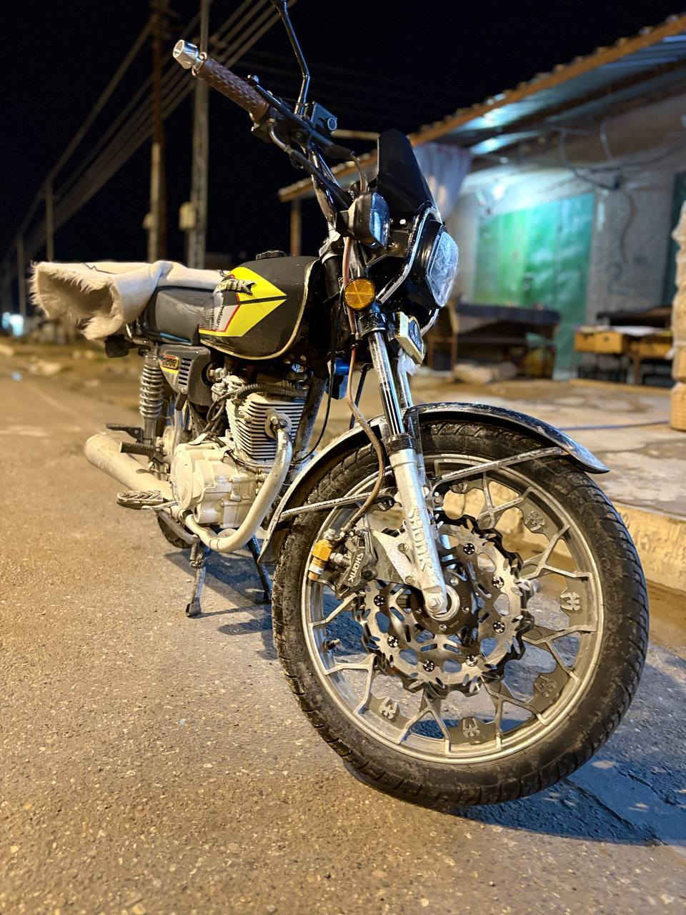 سلام عليكم 
سونك للبيع 
موديل 25بصمه بل شاشه 
بعده ماطور جديد مابي نقص 
اوراق بصمات كامل 
السعر 750قفل 
,عنوان رأوه 
الاستفسار ***********
