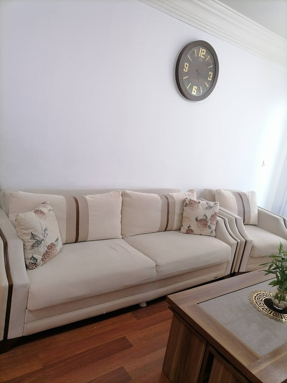 مرحبا طقم كنب ماركة bellona للبيع
ثلاثيتين وثنائية و2مفردة


**إذا كنت صاحب هذا الإعلان وتريد حذفه لأي سبب، رجاءا أرسل رسالة إلى الدعم الفني**