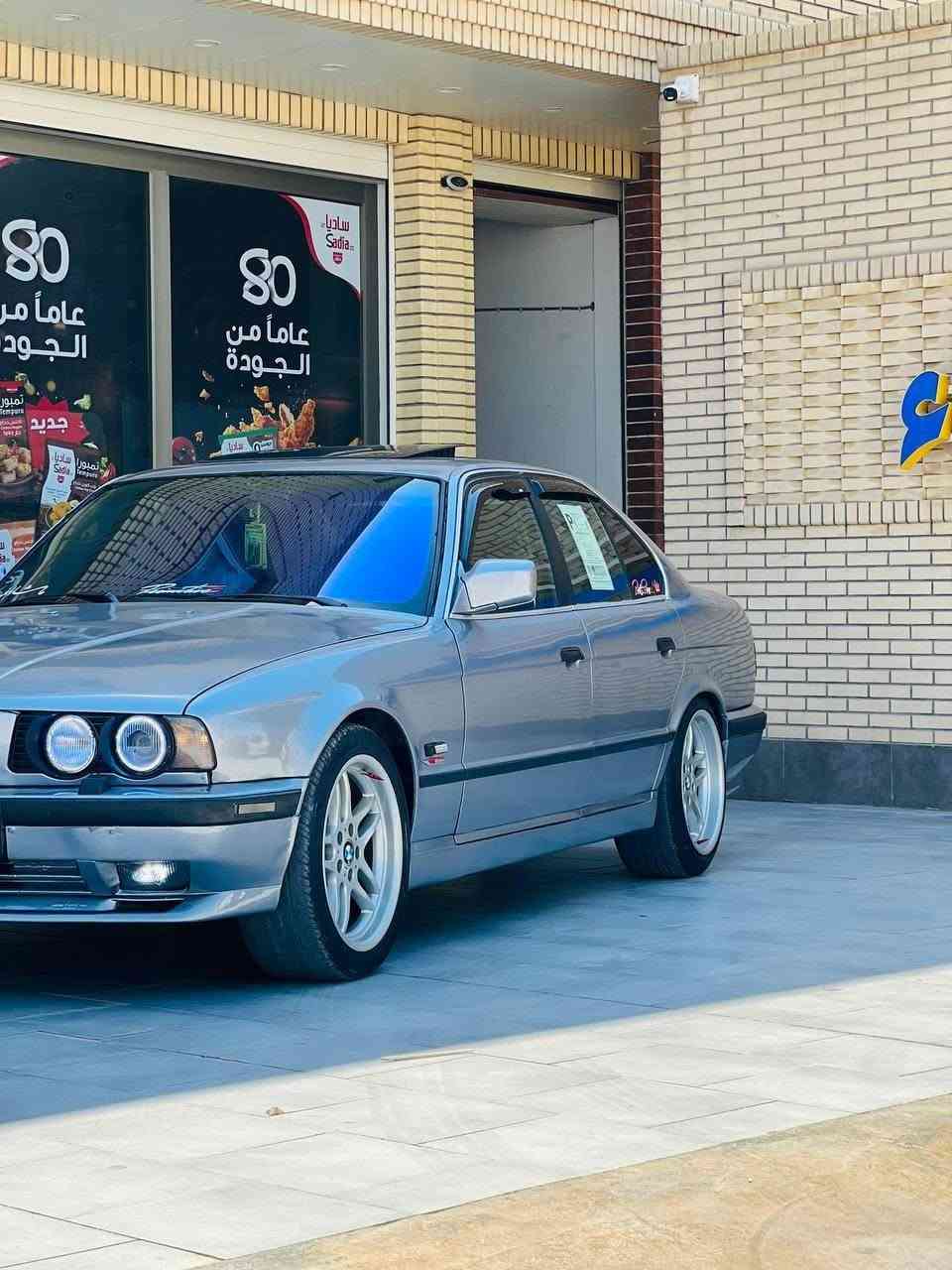 السلام عليكم بي ام 525 مفتوح سياره رقم بغداد مشروع وطني كير ومحرك خير من الله تخم تاير صدر بجم عريض درسات M دعاميات M وياله M المكان بغداد رقمي *********** السعر 50 وبيه مجال بصيط يرهم مروس 700
