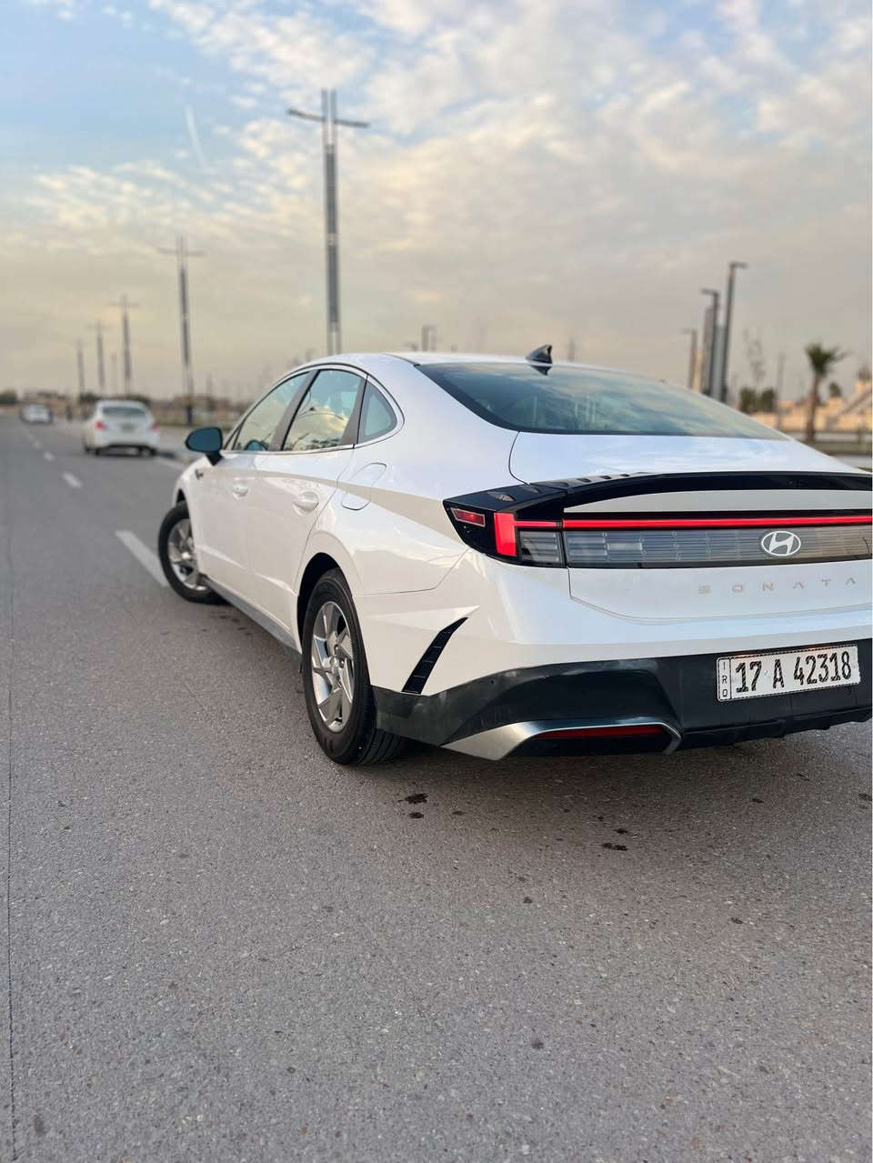 سوناته مديل 2025 وارد امريكي
حادثها جانبي جاملغ خلفي وباب 
محرك 2500 
رقم شهداء تجيك وكاله عامه 
السعر 190 وبيها مجال 
مكان السياره بصره 
اتصال او واتساب *********** البصرة, العراق
