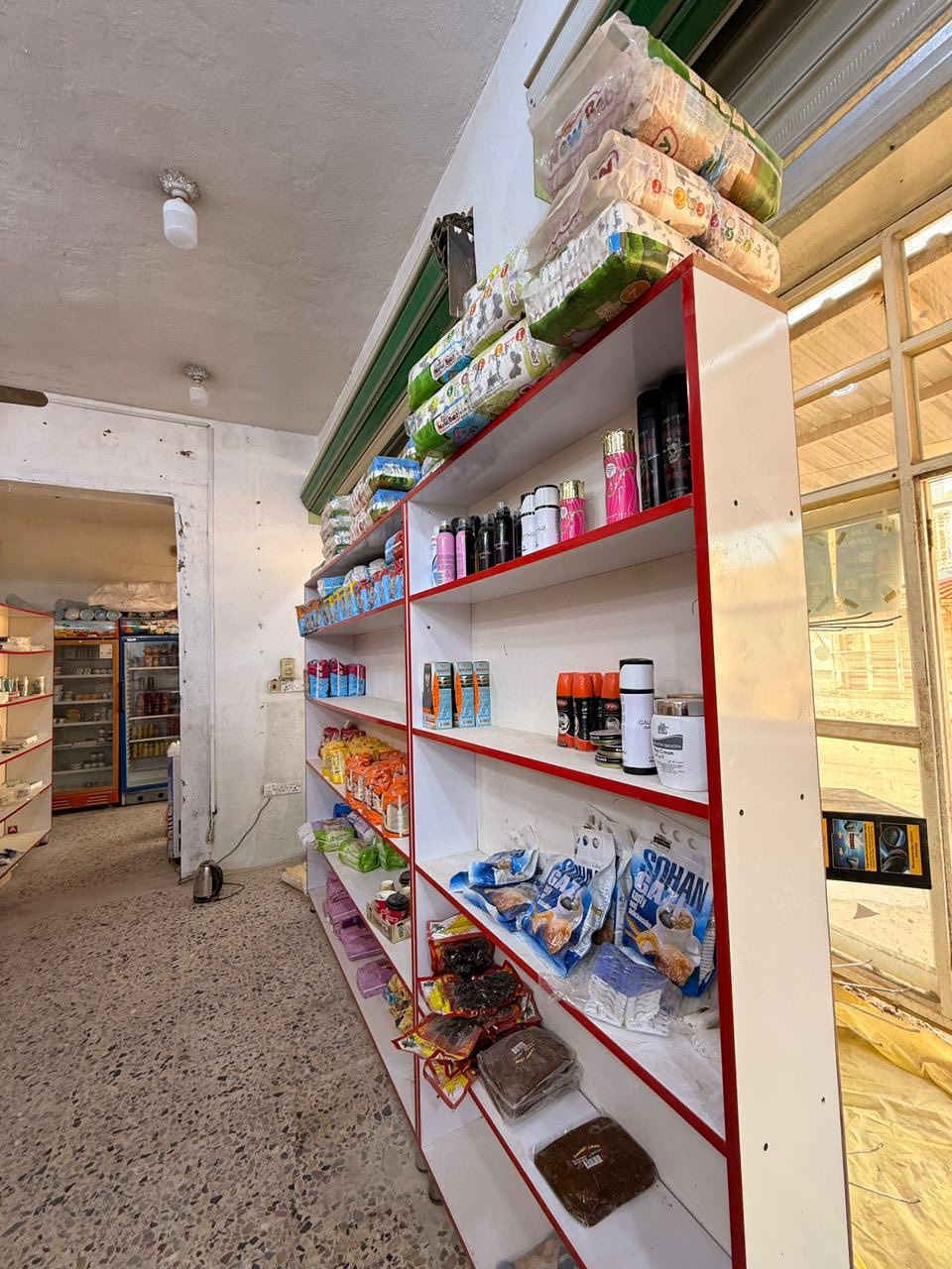 سلام عليكم أسواق للبيع مكانه نجف حي النداء مكانه شغال الله شاهد  بس مكانه بعيد عن بيتي  سعره سبع ملاين  ***********
