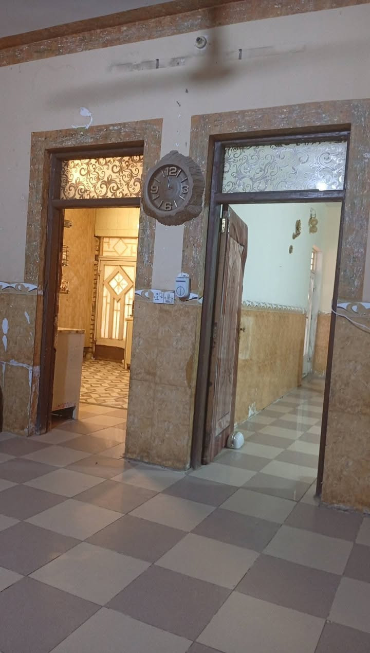 للبيع طابو صرف مامطلوب بي ٦ غرف البناء ٢٠١٠
بيت بناء كامل ويحتاجله ترميم ٢٤٠ وبي مجال شراي يتفضل يتصل ***********
بالخاجيه نهاية شارع اربعين خلف صيدليه مركز الدواء يعني شارع اربعين يصير بضهر البيت
