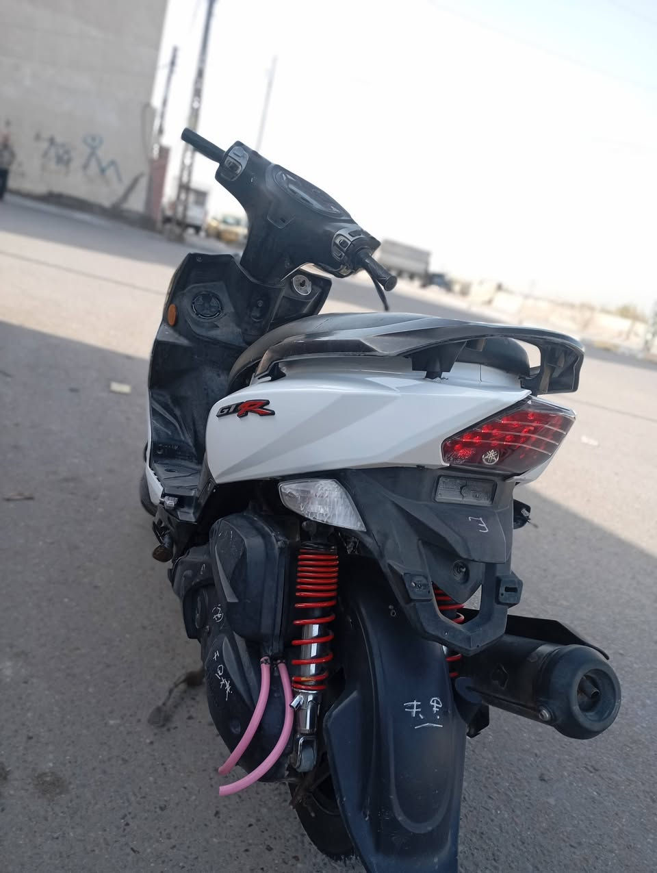 السلام عليكم 
للبيع GTR حديث 
دراجة خير من الله شلعة و معدل نكرة بكل وكت كهربائيات كلهة شغالة 💯 دشبول شغال شاير بكلايت لايت زنون سكن 
الدراجة مزودة ( بوشة 58.5اصلية ، كلجات رياضي ، جوير جبير رياضي) ✌🏻الدراجة شغل واطلع وين متريد ♣️ تايرات جدد ✔️ بريكات امامي خلفي 🔰تفاصيل اكثر خاص 
السعر 675 وبيهة مجال .
مكاني بغداد شعب 
*********** بي واتساب
