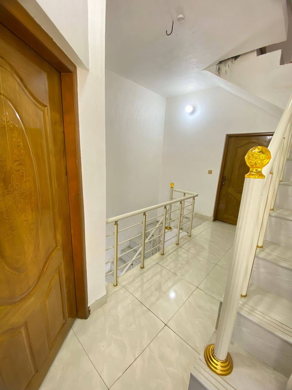 ب
بيت ٥٠ متر ثلاث طوابق 
وبيت مجاور ٥٠ متر طابقين 
بناء حديث 
الموقع الحر قرب جامعة اهل البيت
الاستفسار الاتصال عل الرقم ***********
