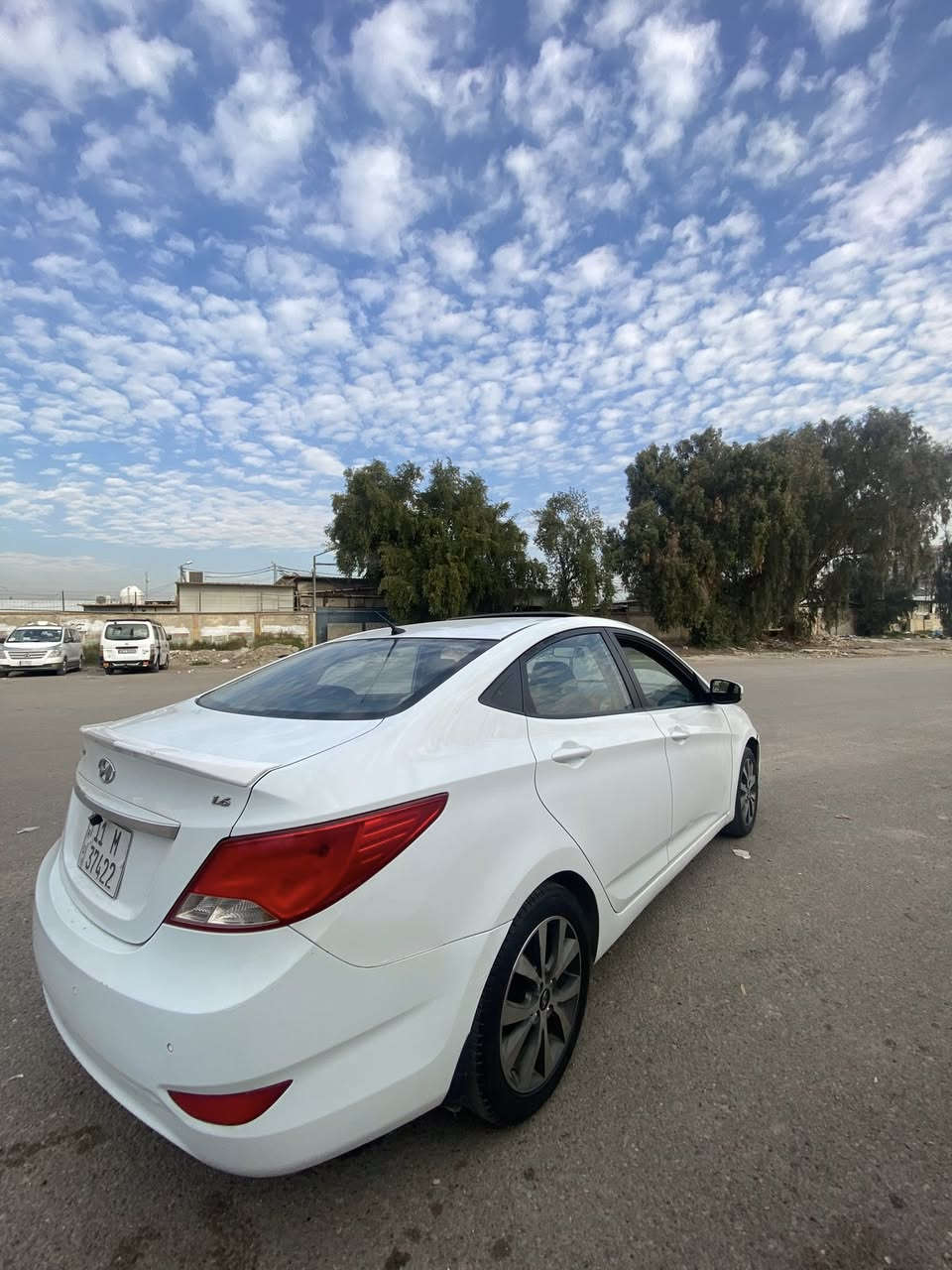 سلام عليكم 
اكسنت 2016 خليجيه 
محرك 1600 مكفول ماشية 120 كيلو 
رقم بغداد بأسمي تحويل مباشر 
سونار موجود بالصور 
بدون نواقص 
جاهزة للاخير 
فتحة سلايت شاشة كبيرة 
كامرة الداخل مغلف جلد 
مكاني بغداد العامرية السعر118وبي مجال بسيط
 حجي اسامه ***********
