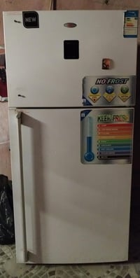 ثلاجة رويال • مستعملة • بطنها جبيرة