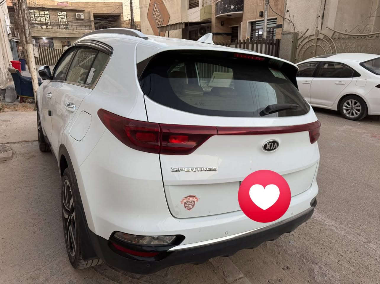 كيا سبورتج 2021 خليجي الدوليه معروفه الموصفات الدوليه بيه رصعات مكفوله من الصبغ البارد ماشيه 180 حقيقي (السعر 190) بيه مجال ابيعك عل سونار 
مكان السياره بغداد الكرخ. ***********
