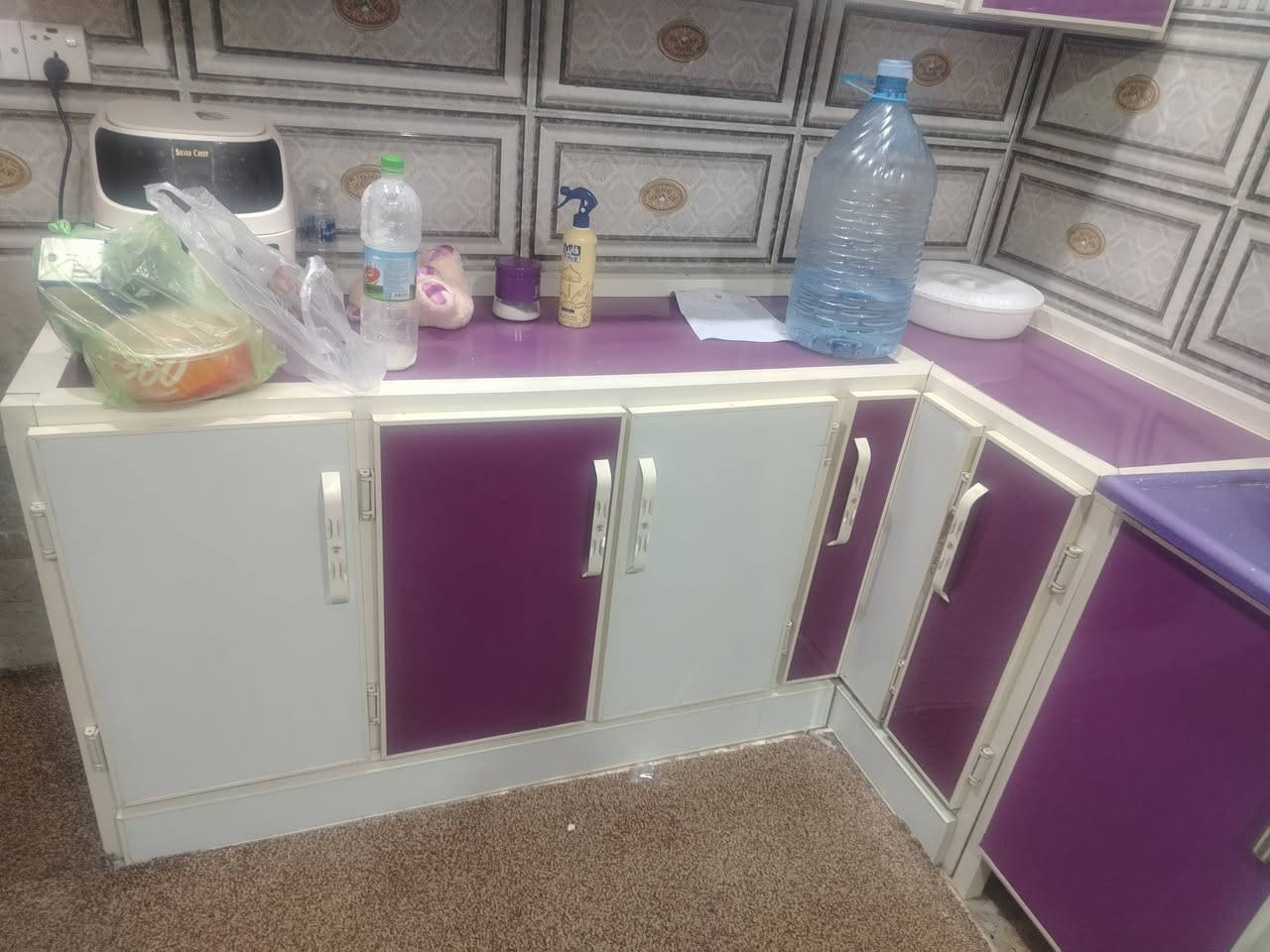 السلام عليكم كاونتر للبيع تسكام شغل درجه اولى استعمال اقل من سنه العنوان نجف السعر 750 وبي مجال ***********
