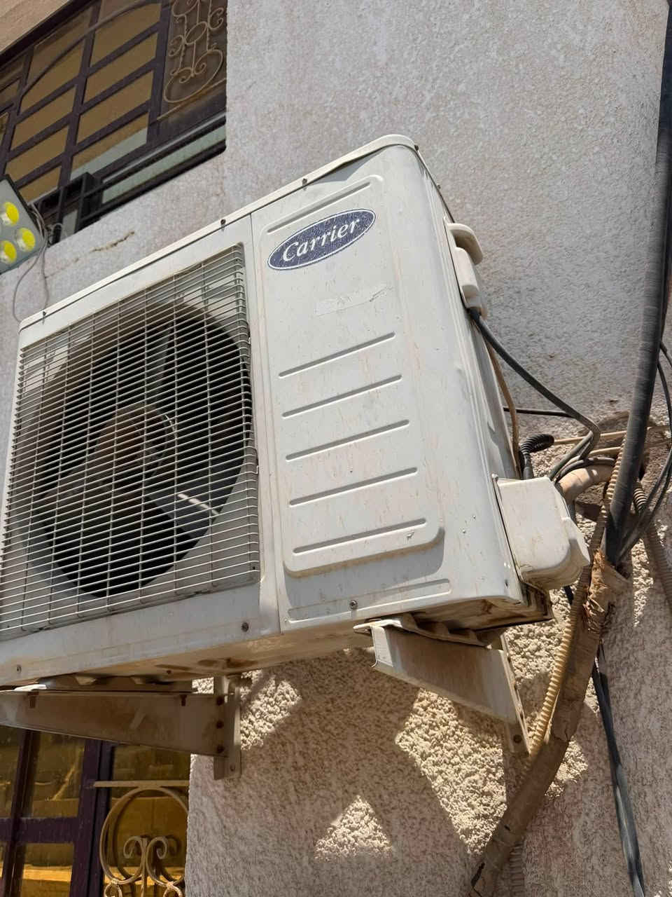 مكيف Carrier سبليت 2 طن للبيع
* الماركة: Carrier الأصلي✅

* السعة: 2 طن (24 ألف BTU)

* كمبريسر T3 مناسب لحر العراق

* غاز R22 ثلج🥶

* تبريد وتدفئة

* الكهرباء 220-240 فولت

* المكيف شغال بكفاءة ممتازة 

*الغاز محفوظ داخل الوحدة الخارجي

* تم فكه بسبب استبداله بمكيف انفيرتر

* الوحدة الداخلية والخارجية نظيفة وحالتها جيدة.

* جاهز للتركيب.

* البيع مع كامل الوحدتين.

الموديل:

42QCF024733 / 38QCF024733

السعر: (350 الف)

للاستفسار واتساب 

***********
