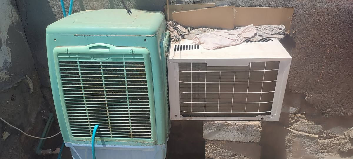 غراض منزل للبيع بسبب الانتقال لغير لمحافظه 
وكلهن نضيفات بس غرفه الاخشاب بيعا ضرر قليل يعني يدات هيج شي للتواصل على الخاص او ***********
