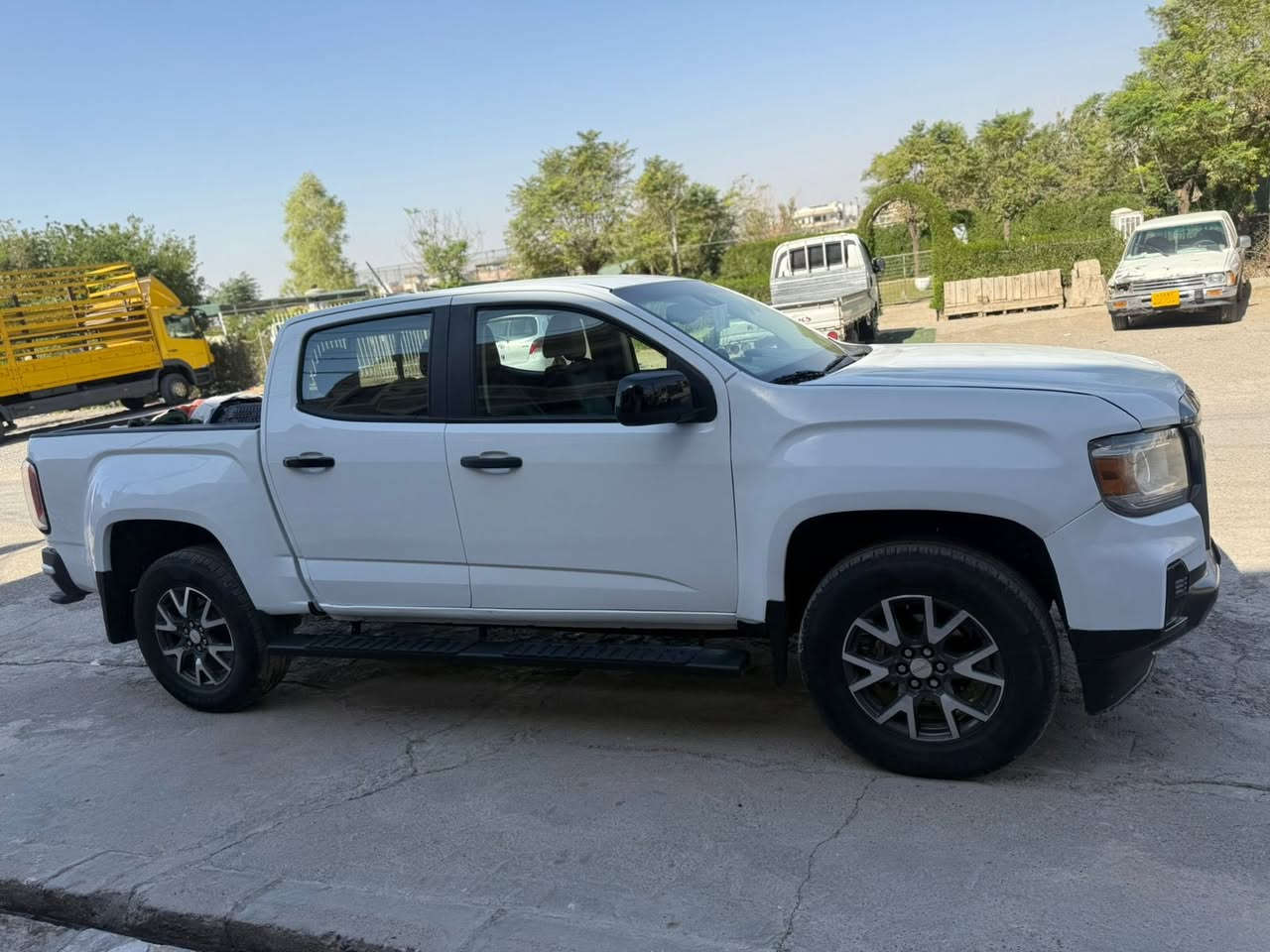 السلام عليكم للبيع جي ام سي كانيون دبل قمارة موديل 2022 فول نضافة ماشية 20الف بيهة ثلاث قطع صبغ بأسمي تحويل مباشر متواجد بغداد واربيل السعر 210 وبيهة مجال انشاء الله للتواصل خاص او على واتساب ***********
