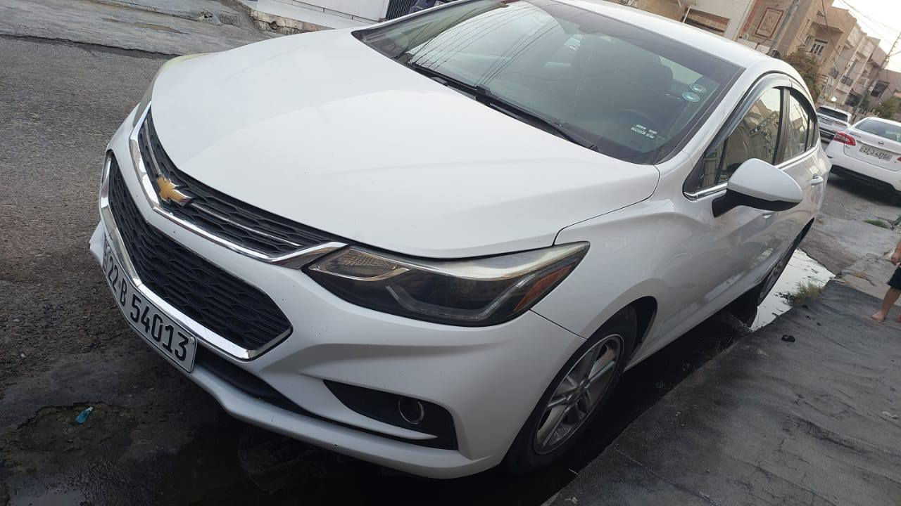 شوفرليت كروز موديل 2017 مواصفات LT 
قطعتين صبغ فقط بدون دواخل..كير ومحرك بشرط.. رقم وهزه وسنوية كلو جديد..
مكان السيارة اربيل
السعر 98 وبيها مجال قليل
***********
