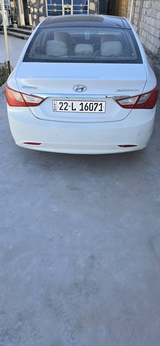 السلام عليكم للبيع فقط سوناتا 2011 خليجي لون ابيض اربيل باسمي فول مواصفات السعر 122 مجال بسيط..
1- مكينه 2400 دوش مبدله لا تنقص ولا تبخير.
2-كير اوتو+عادي+شفتات ستيرن.
3-شاشة CD بلادي+كاميرا.
4-مري جانبية قلاب+اشارة.
5-كشن كهرباء+مساج.
6-سقف بانوراما. 
7-تبريد قطعتين.
8-بك لايت ليزري.
9-ويل كب بلادي.
10-صدر أمامي خلفي+اطارات جديد.
11.تحكم ستيرن جهتين.
12-حساس خلفي.
سيارة بدون حادث فقط بارد قليل جدآ 
هاتف ***********
